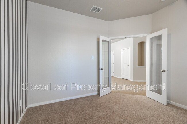 Building Photo - 5167 Top Ridge Ln