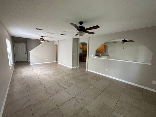Building Photo - Lovely  3/2.5 Home w/ 2nd floor loft and f...