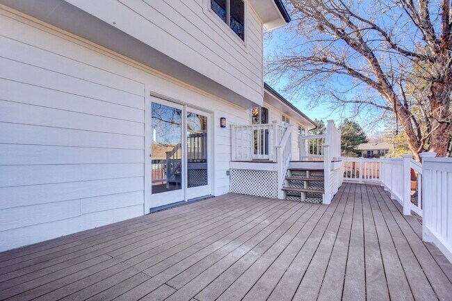 Building Photo - Willow Creek Home 4BR/3BA with attached 2 car garage! AVAIL 7/15/26