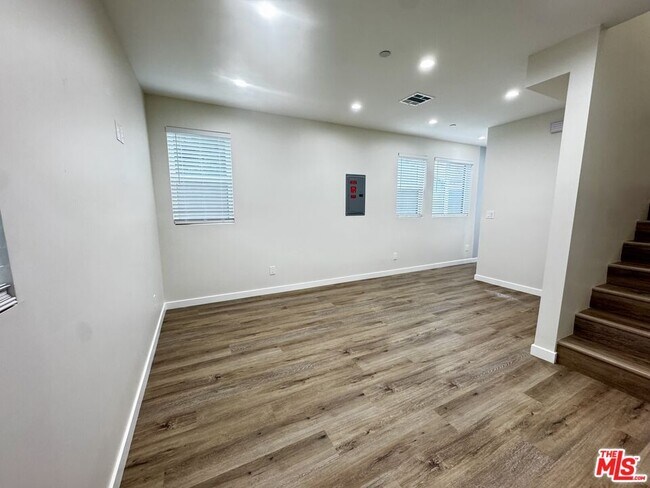 Building Photo - 5637 Homeside Ave