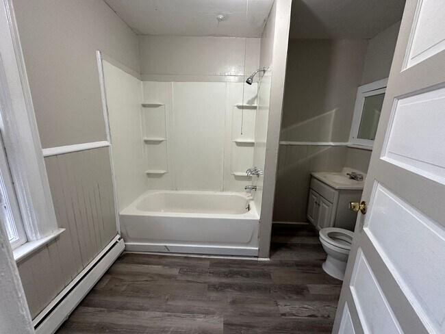 Building Photo - Single Family Home Ready for Rent in a Gre...
