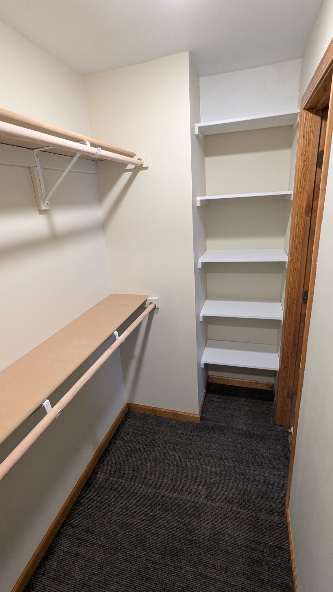 Bedroom 3 closet - 245 SW Chartwell Pl