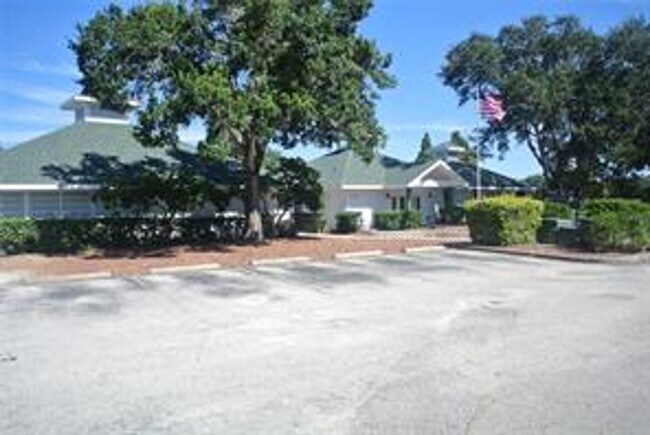 Building Photo - 4210 Ironwood Cir