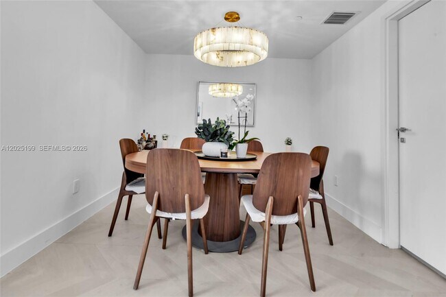 Building Photo - 1300 Brickell Bay Dr