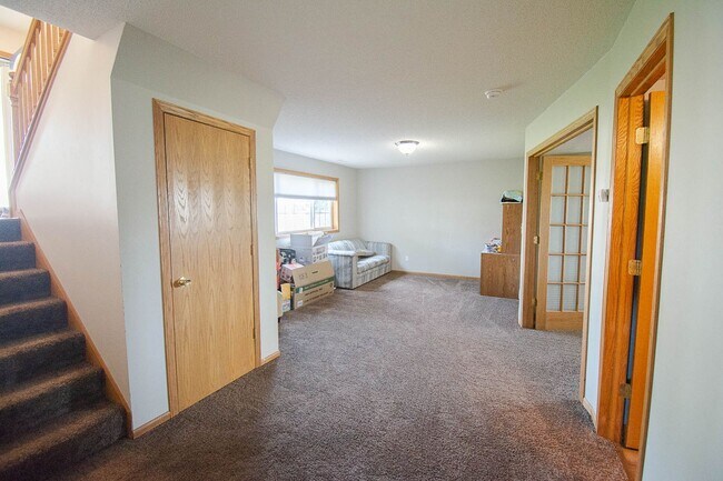 Building Photo - Fantastic NW Rochester home with great updates!