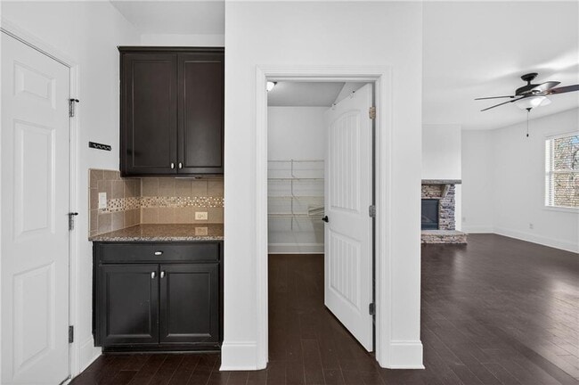 Building Photo - 7445 Oldbury Pl