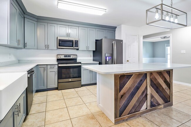 Building Photo - 2129 Agecroft Rd