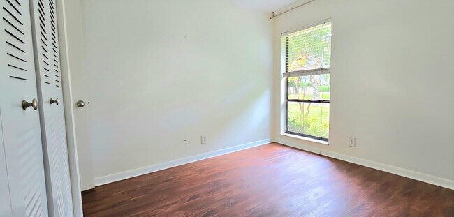 Building Photo - 10188 SW 53rd Ct