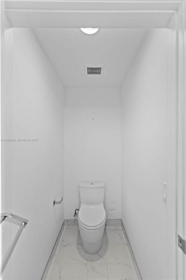 Building Photo - 16385 Biscayne Blvd