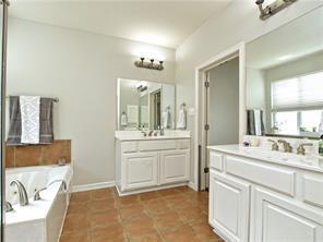 Building Photo - 2737 Plantation Dr