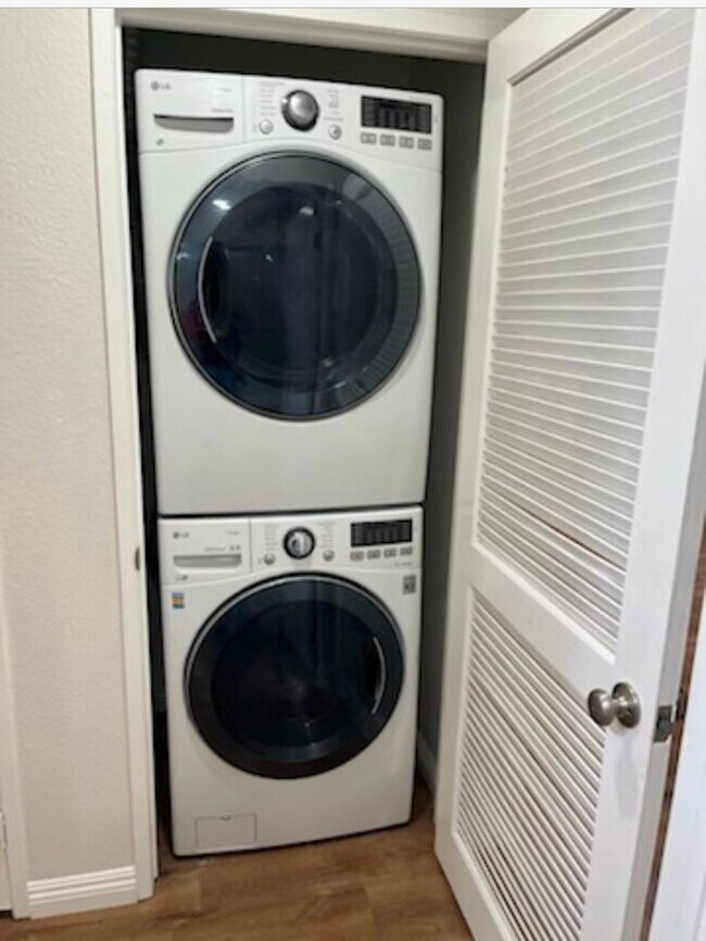 Building Photo - Newly Remodeled 2 Bed / 2 Bath  Upstairs Condo In Colton!