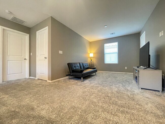 Building Photo - (Fully Furnished) 4 Bedroom + Loft,  3 Full Bath, Gated Community in SouthWest.