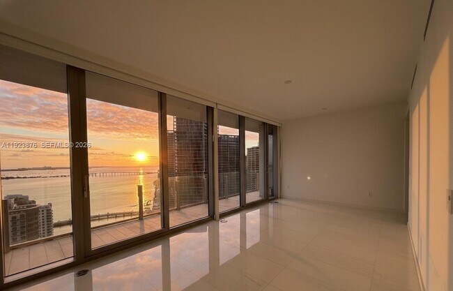 Building Photo - 300 Biscayne Blvd Way