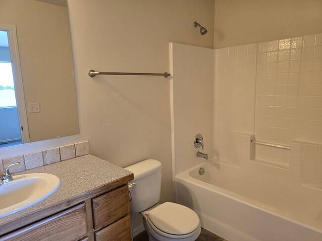 Building Photo - For Rent: 3 Bedroom, 2 Bath Home – $1,900/month