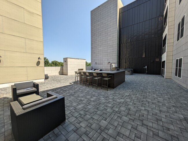 Building Photo - 800 New Hampshire St