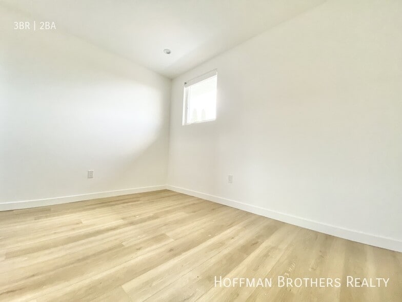 Building Photo - 233 Rosemont Ave