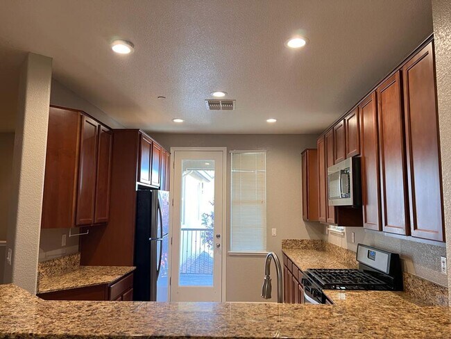 Building Photo - 427 Anchor Ln