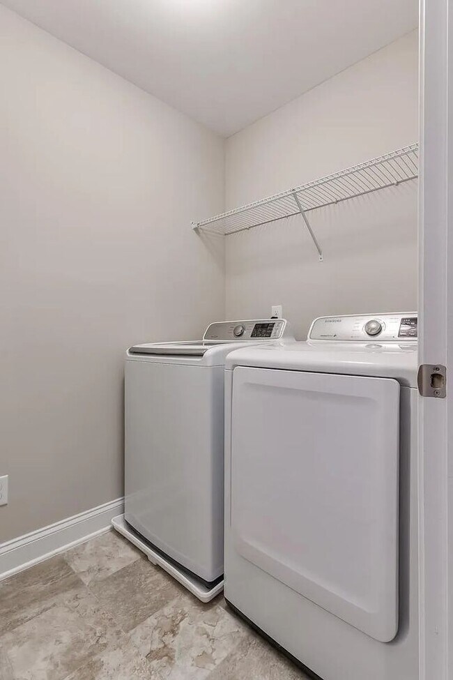 Building Photo - Like-new home located at the heart of the ...