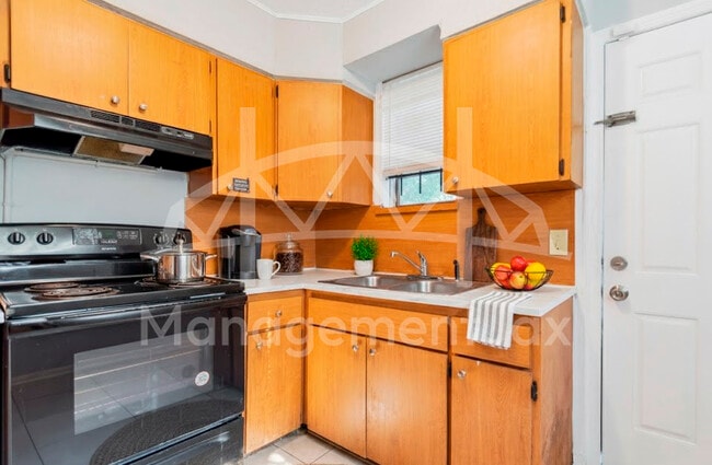 Building Photo - 2311 W 16th St