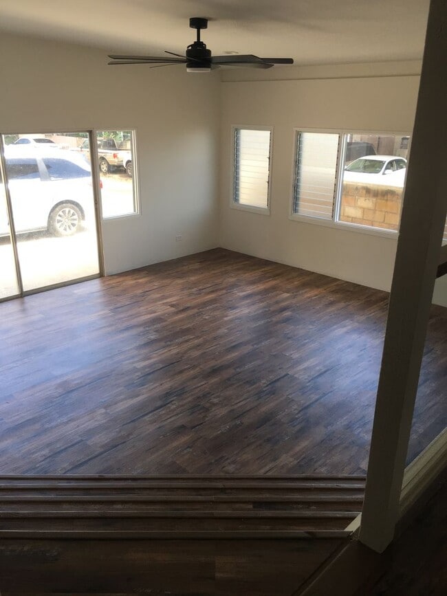 Building Photo - Completely renovated 3 bedroom 2 bath Wahi...