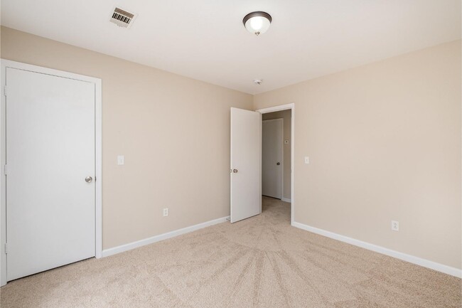 Building Photo - 765 Huntington Pkwy
