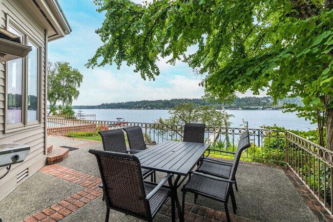 Building Photo - 6408 E Mercer Way