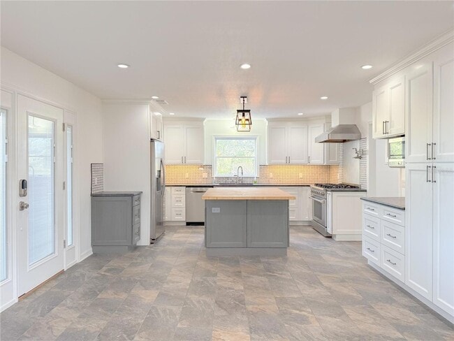 Building Photo - 2827 Sanctuary Ln