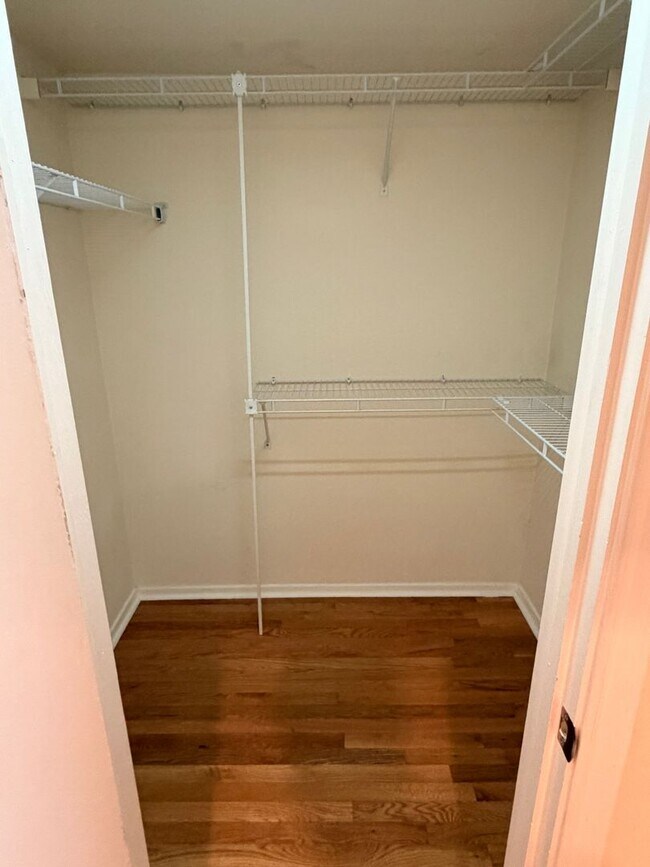 Building Photo - 1BD/1BA Condo in Warehouse District