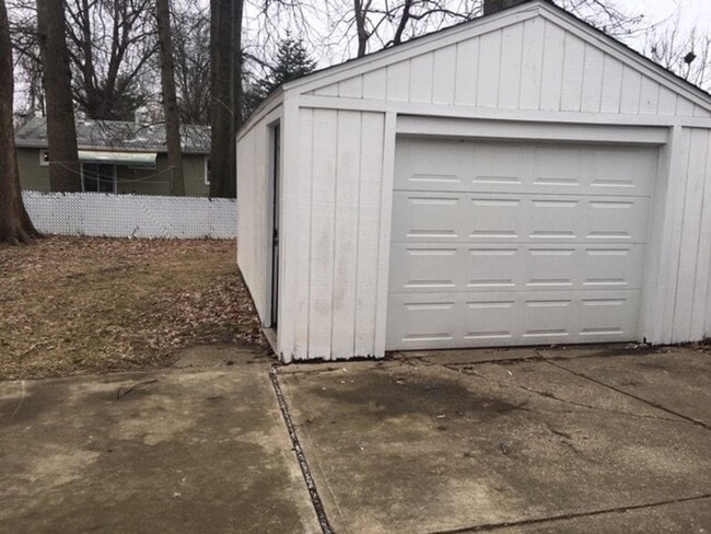 Building Photo - Remodeled Two bedroom Ranch $1150 per month