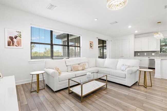 Building Photo - 16235 Pine Mist Dr