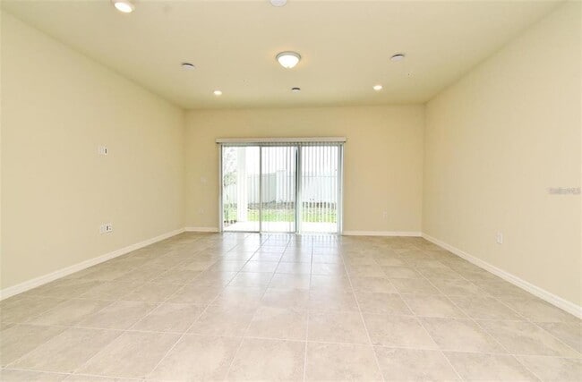 Building Photo - 3195 Emerald Acrs Ln