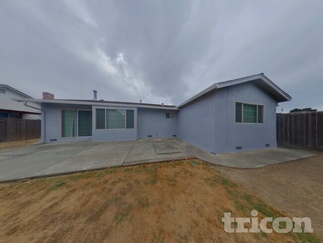 Building Photo - 520 Eider Ln