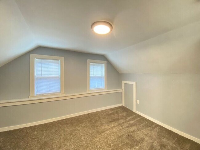 Building Photo - 9 Patten Ct