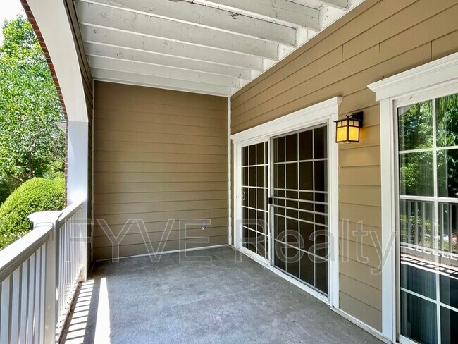 Building Photo - 8441 Callabee Way