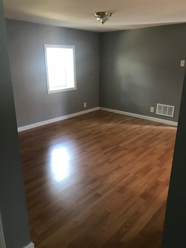 Building Photo - 2 Bedroom,  Renovated, Energy Effecient, Home for Rent