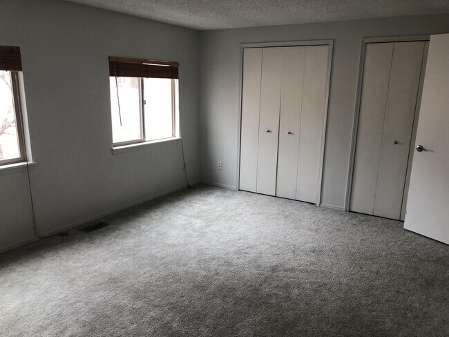 Building Photo - 2247 Villa Rosa Dr