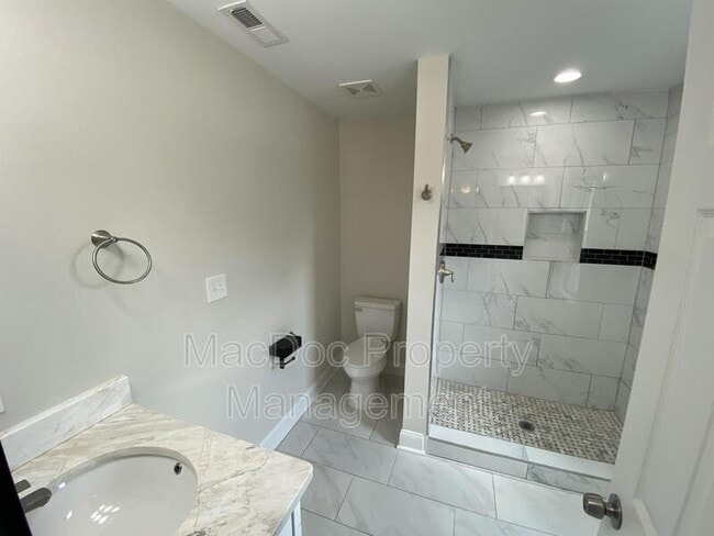 Building Photo - 2465 24th St