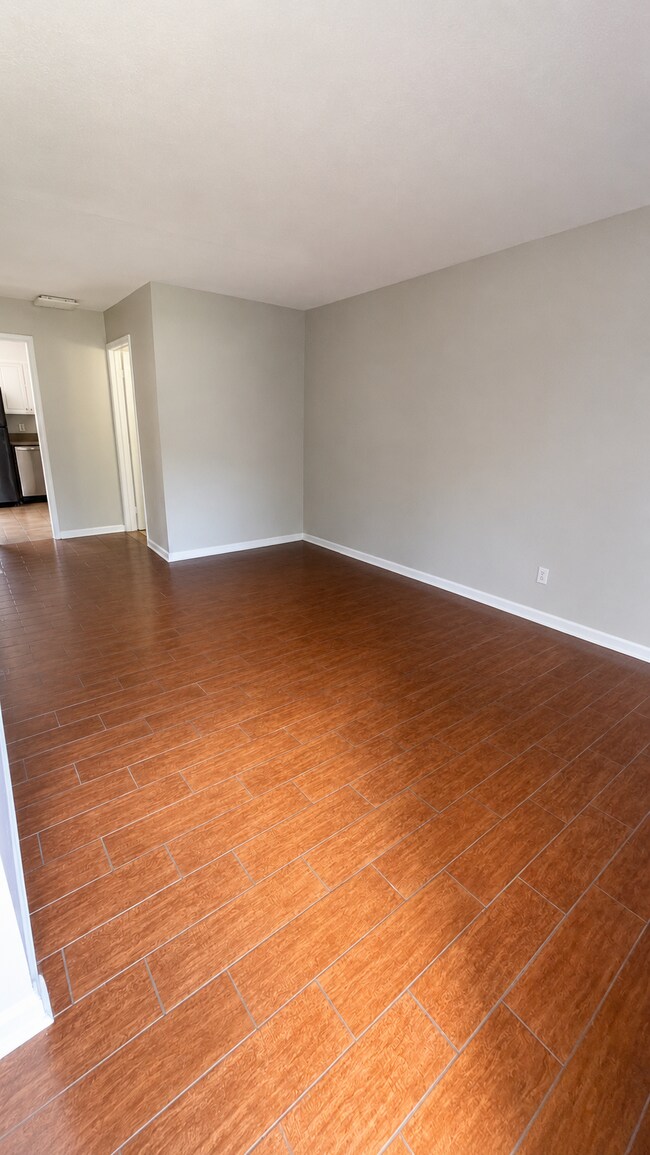 Building Photo - 1307 W Meadowview Rd