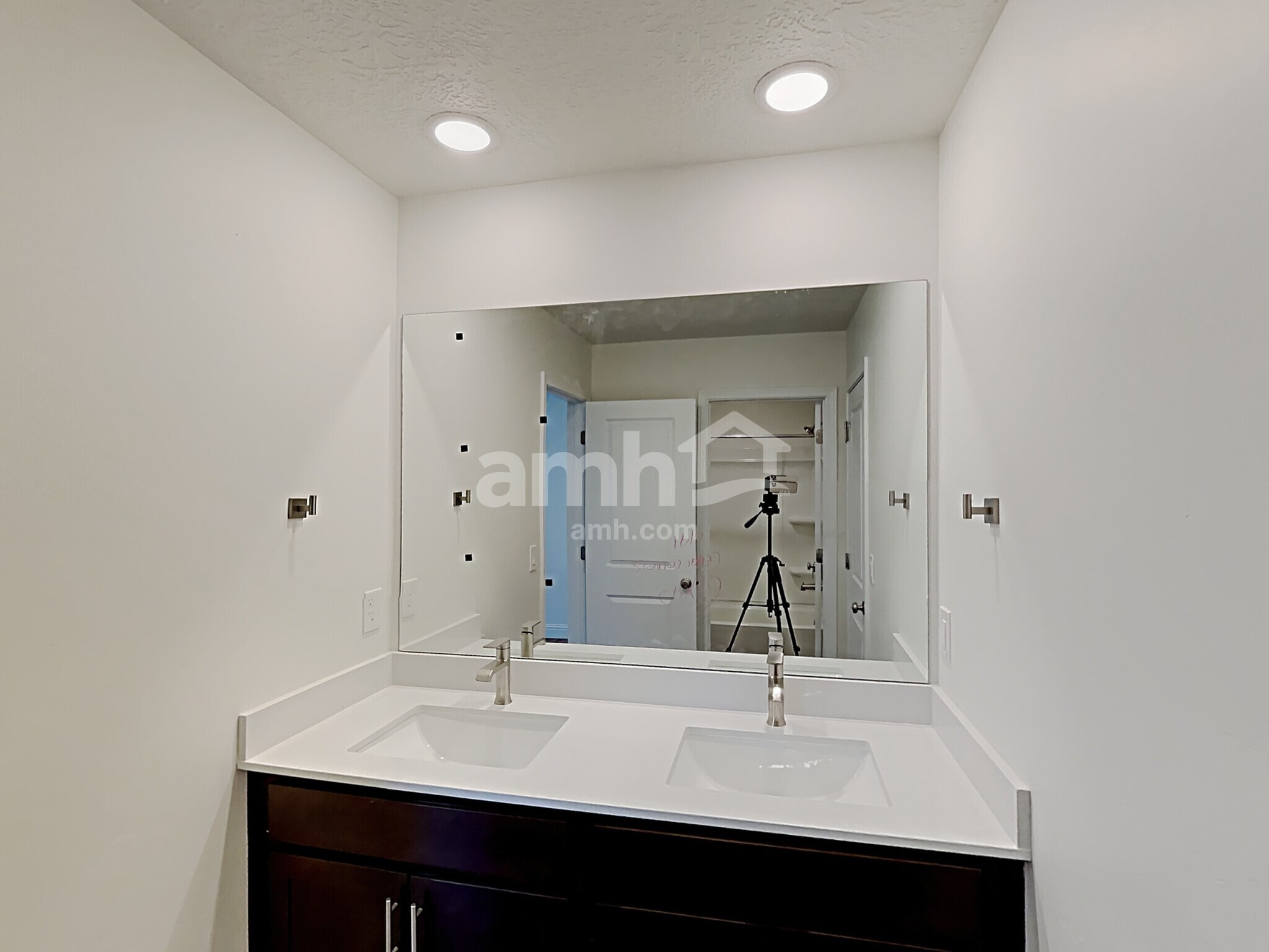 Building Photo - 2434 E Buckskin Way