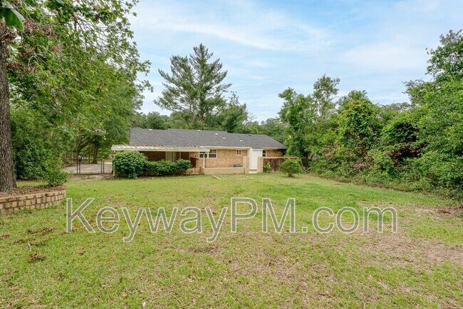 Building Photo - 2425 Birdie Dr