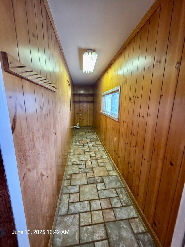 Building Photo - Charming 3 bedroom on a huge lot - Boulder...