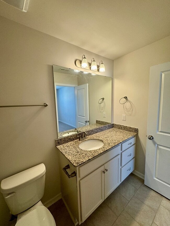 Building Photo - 3BR/2BA Townhouse in The Townes at Sherrills Ford