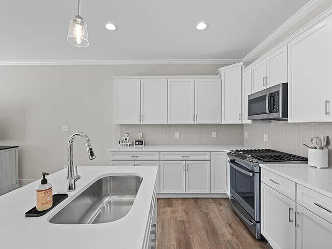 Building Photo - Lease OR Lease to Own