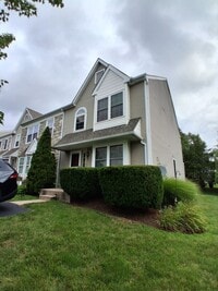 Building Photo - 660 Longwood Rd