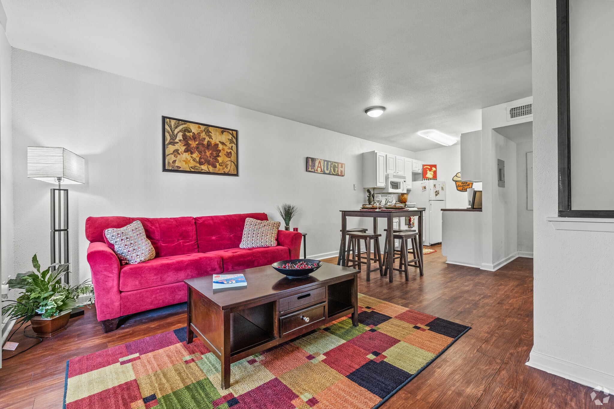 1BR, 1BA - 450SF - Living - Riverside Ranch Apartments