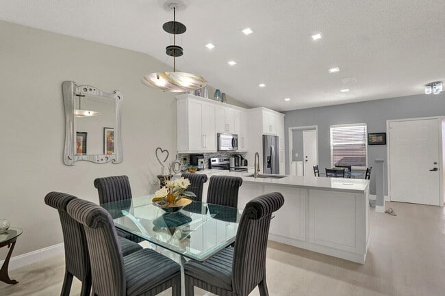 Building Photo - 6444 Mill Pointe Cir