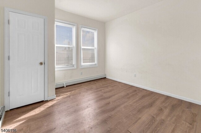 Building Photo - 3 May St