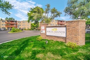 Building Photo - 726 Dempster St