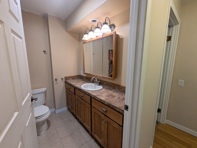 Building Photo - 2302 Garland Dr