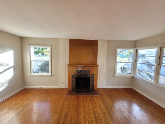 Building Photo - 2 Bed, 1 Bath Home in the Heart of Salem!
